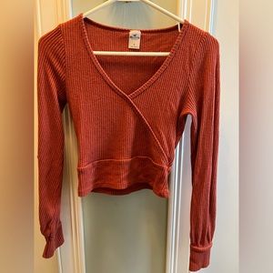 Hollister Cropped Long Sleeved Top - S